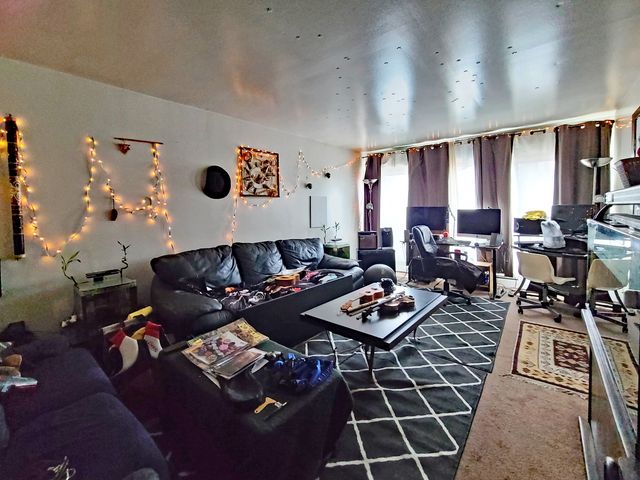 4139 N Springfield Avenue, Chicago, IL 60618