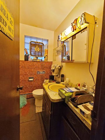 4139 N Springfield Avenue, Chicago, IL 60618