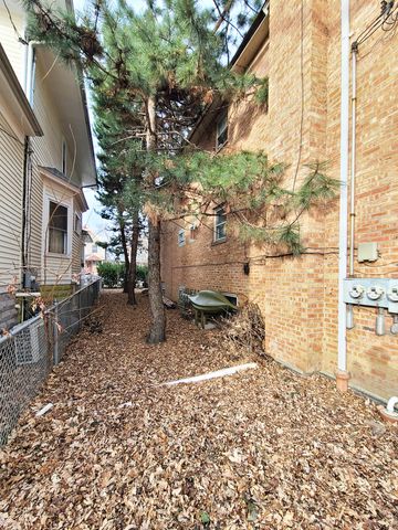 4139 N Springfield Avenue, Chicago, IL 60618