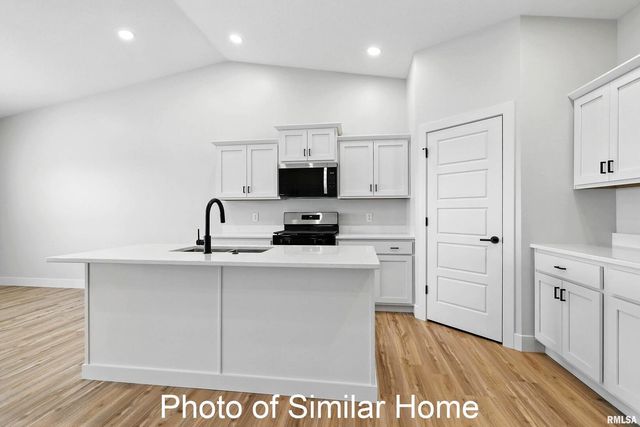 424 N 2ND Avenue, Eldridge, IA 52748