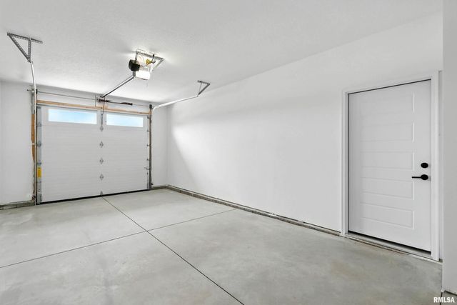 424 N 2ND Avenue, Eldridge, IA 52748