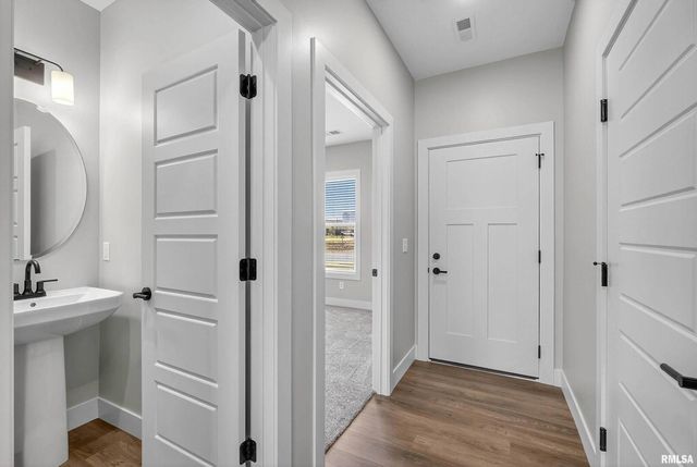 424 N 2ND Avenue, Eldridge, IA 52748