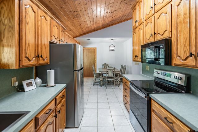 194 Sabine St, Scroggins, TX 75480