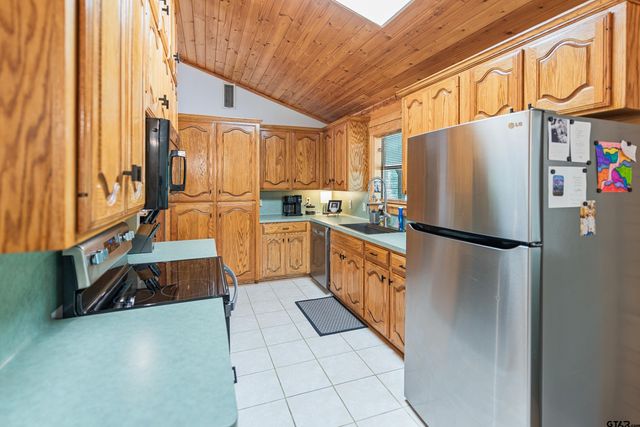 194 Sabine St, Scroggins, TX 75480