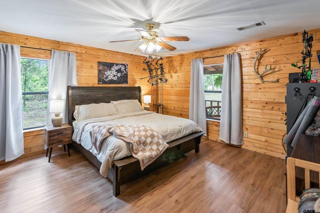 194 Sabine St, Scroggins, TX 75480