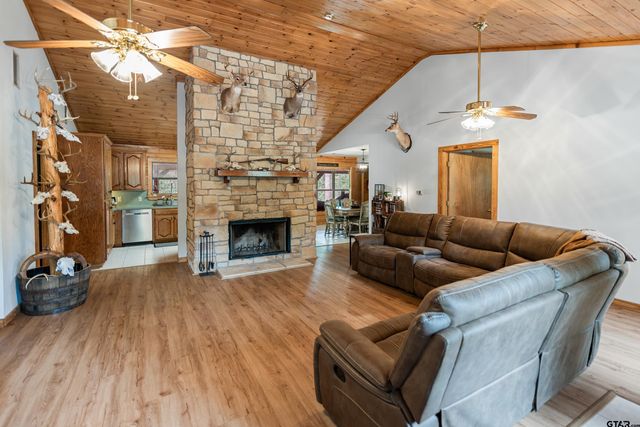 194 Sabine St, Scroggins, TX 75480
