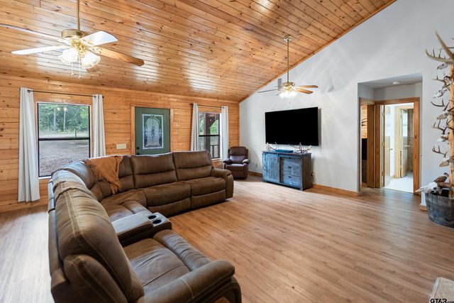 194 Sabine St, Scroggins, TX 75480