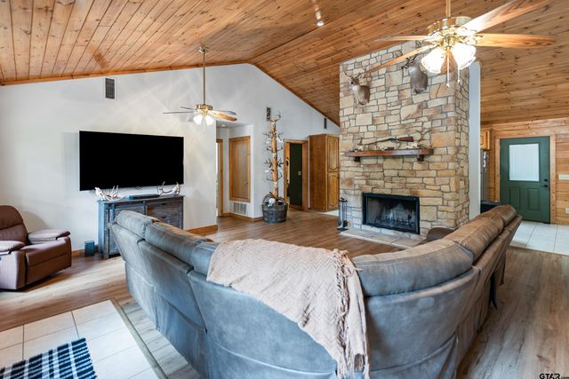194 Sabine St, Scroggins, TX 75480