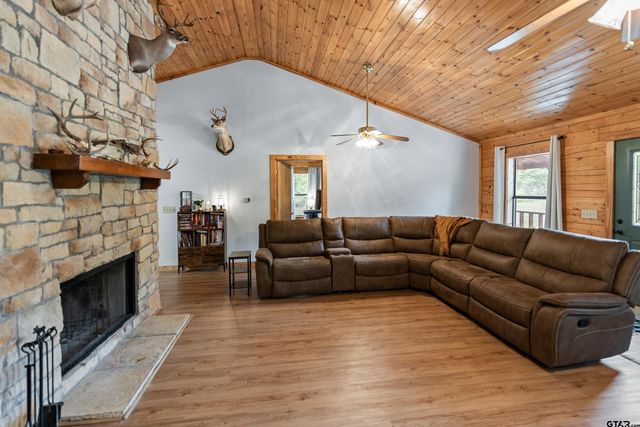 194 Sabine St, Scroggins, TX 75480