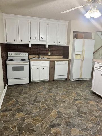 1386 Forest Lake Drive, Manning, SC 29102