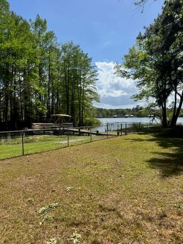 1386 Forest Lake Drive, Manning, SC 29102