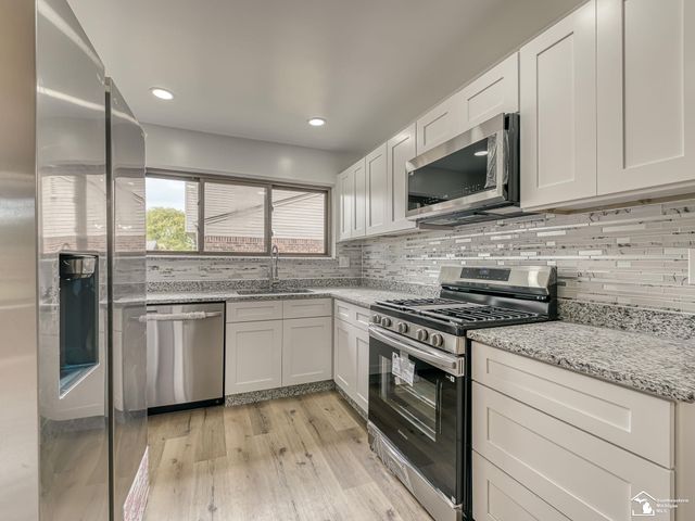 25837 Badger Street, Flat Rock, MI 48134