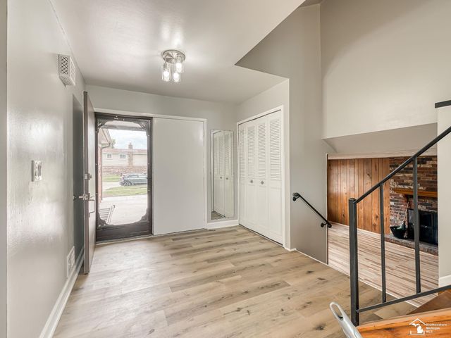 25837 Badger Street, Flat Rock, MI 48134