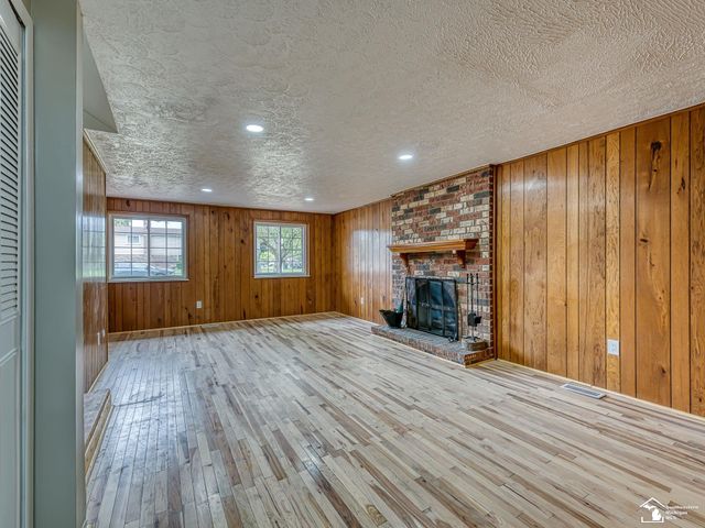 25837 Badger Street, Flat Rock, MI 48134
