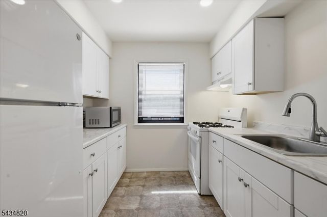 401 Us Highway 22 A, North Plainfield Boro, NJ 07060