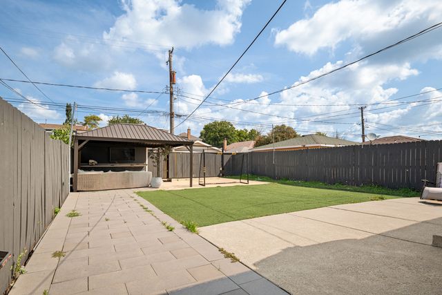 3738 W 83rd Place, Chicago, IL 60652