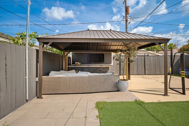 3738 W 83rd Place, Chicago, IL 60652