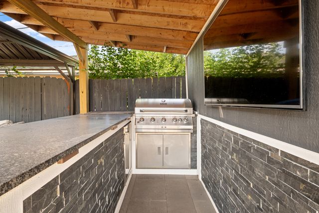 3738 W 83rd Place, Chicago, IL 60652