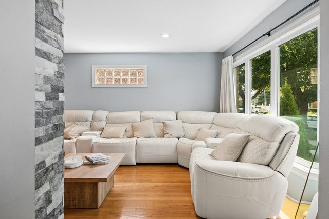 3738 W 83rd Place, Chicago, IL 60652