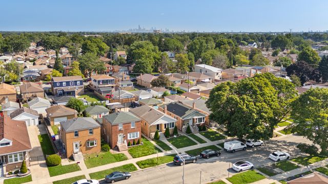 3738 W 83rd Place, Chicago, IL 60652