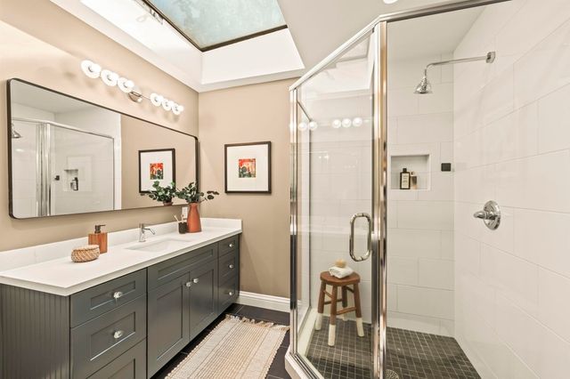 6688 Colton Blvd, Oakland, CA 94611