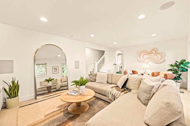 6688 Colton Blvd, Oakland, CA 94611