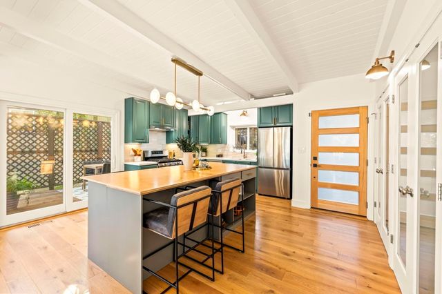 6688 Colton Blvd, Oakland, CA 94611