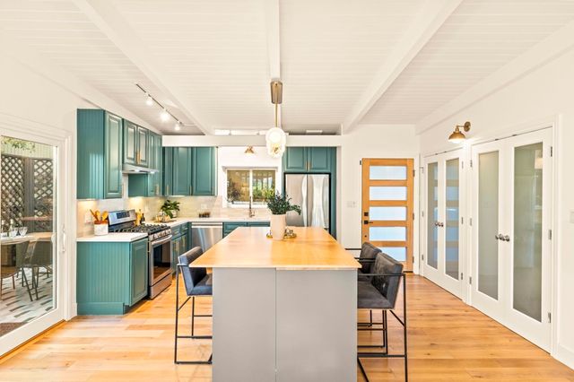 6688 Colton Blvd, Oakland, CA 94611