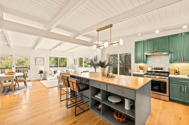 6688 Colton Blvd, Oakland, CA 94611