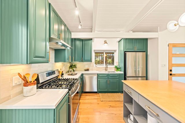 6688 Colton Blvd, Oakland, CA 94611