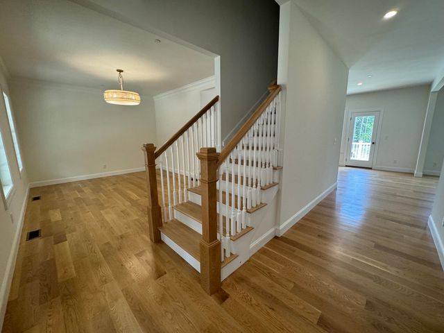 120 South Road, Londonderry, NH 03053