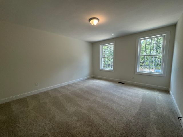 120 South Road, Londonderry, NH 03053