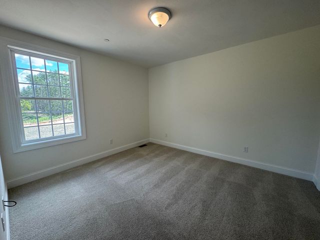 120 South Road, Londonderry, NH 03053