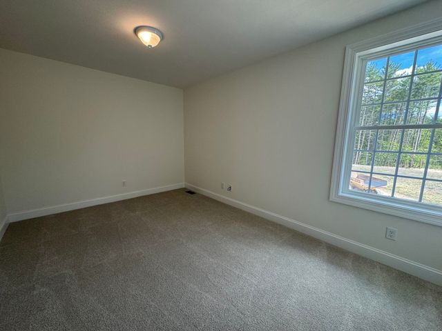 120 South Road, Londonderry, NH 03053