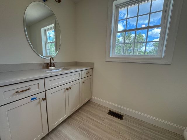 120 South Road, Londonderry, NH 03053