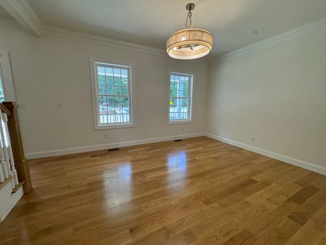 120 South Road, Londonderry, NH 03053