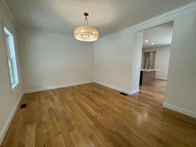 120 South Road, Londonderry, NH 03053