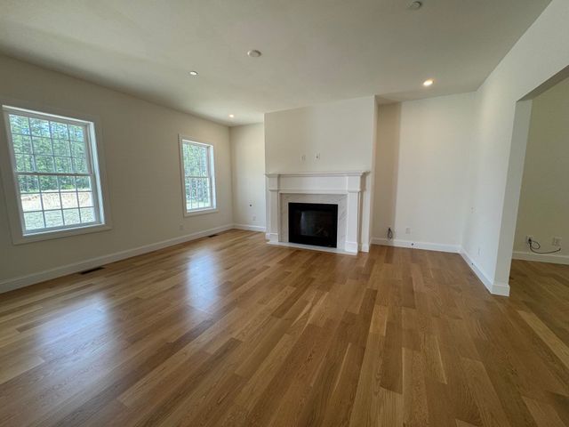 120 South Road, Londonderry, NH 03053