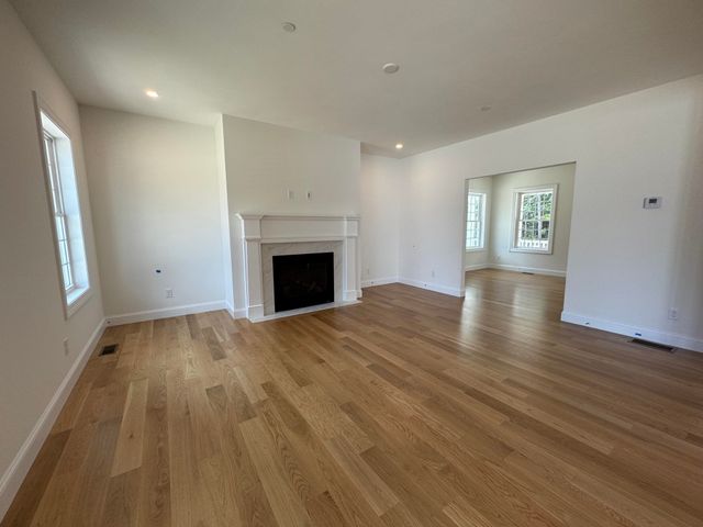 120 South Road, Londonderry, NH 03053