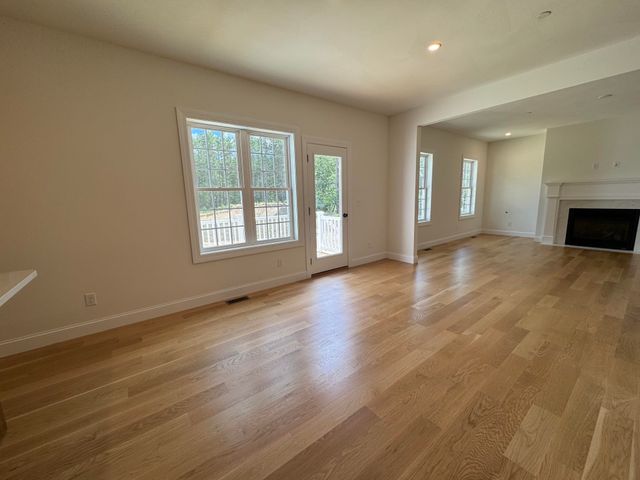 120 South Road, Londonderry, NH 03053