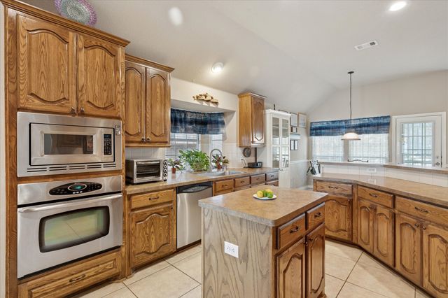 8205 Painted Tree Trail, Fort Worth, TX 76131