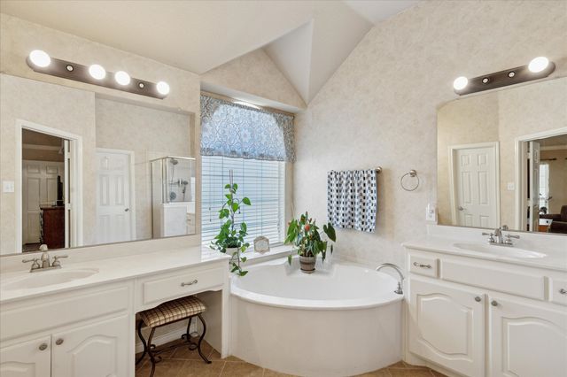 8205 Painted Tree Trail, Fort Worth, TX 76131