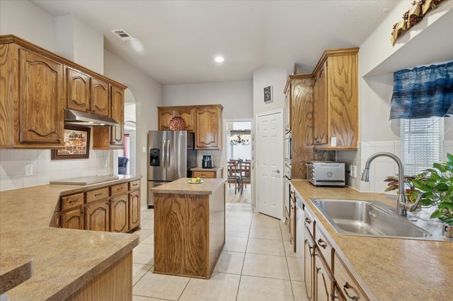 8205 Painted Tree Trail, Fort Worth, TX 76131
