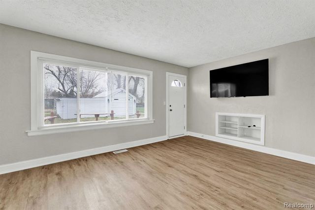 2121 Chesley Drive, Sterling Heights, MI 48310