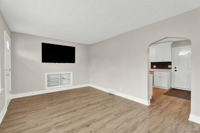 2121 Chesley Drive, Sterling Heights, MI 48310
