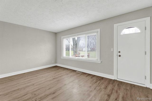 2121 Chesley Drive, Sterling Heights, MI 48310