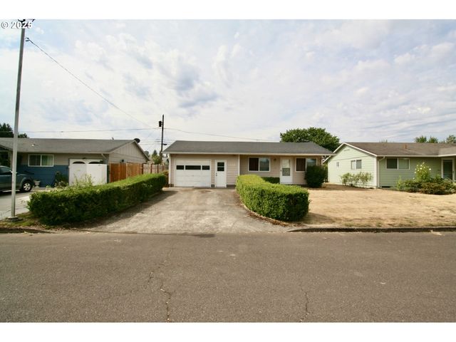 1332 THOMPSON Rd, Woodburn, OR 97071