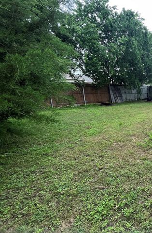 1120 Deer Valley Lane, Arlington, TX 76001