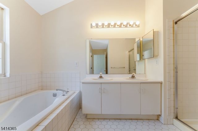 903 Springhouse Dr, Readington Twp., NJ 08889