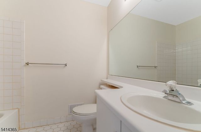 903 Springhouse Dr, Readington Twp., NJ 08889